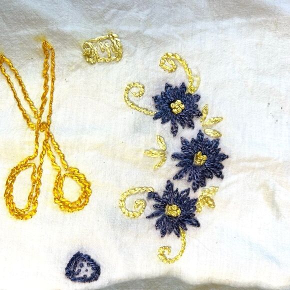 Vintage Half Apron with Yellow terry cloth Floral Embroidery pockets retro Mod - Picture 5 of 10